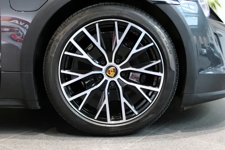 Porsche Taycan din 2025 cu 2.830 km - oferta POR127635 - foto 4