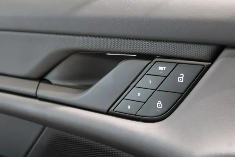 Porsche Taycan din 2025 cu 2.830 km - oferta POR127635 - foto 16