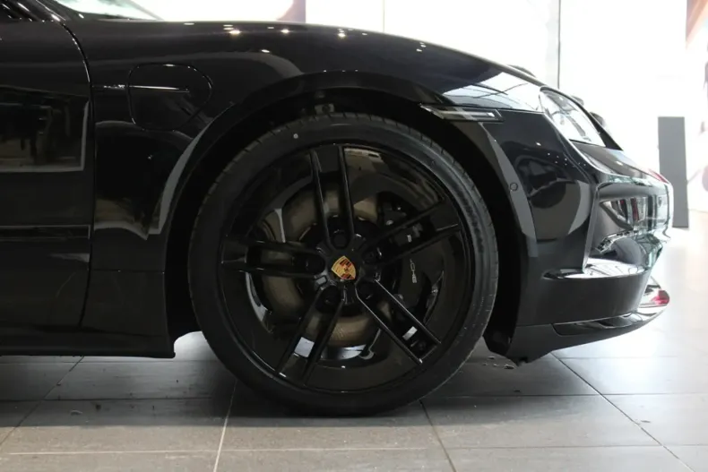 Porsche Taycan din 2025 cu 0 km - oferta POR127638 - foto 4