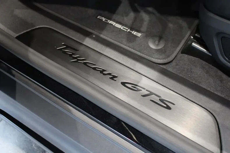 Porsche Taycan din 2025 cu 0 km - oferta POR127638 - foto 15