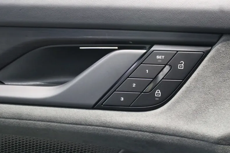 Porsche Taycan din 2025 cu 0 km - oferta POR127638 - foto 18