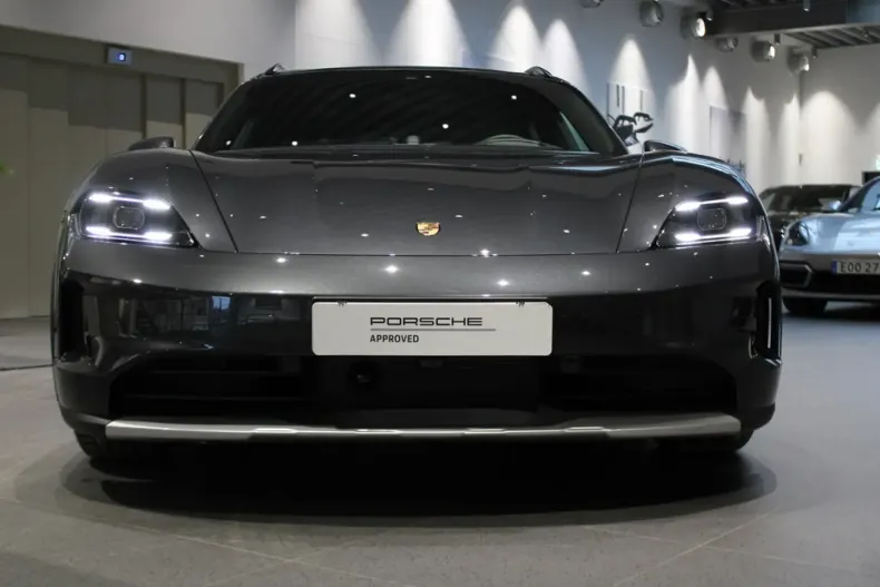 Porsche Taycan din 2024 cu 200 km - oferta POR127640 - foto 3