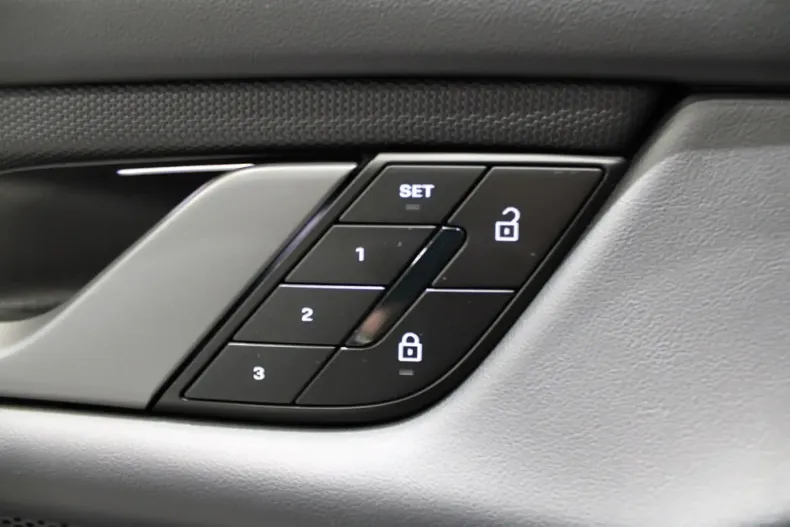 Porsche Taycan din 2024 cu 200 km - oferta POR127640 - foto 13