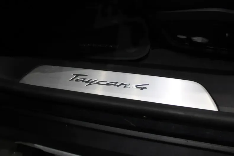 Porsche Taycan din 2024 cu 200 km - oferta POR127640 - foto 15