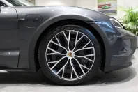 Porsche Taycan din 2024 cu 200 km - oferta POR127640 - foto 17