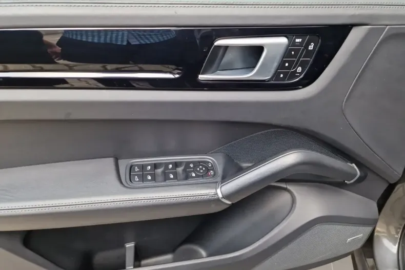 Porsche Cayenne din 2022 cu 49.377 km - oferta POR127642 - foto 13