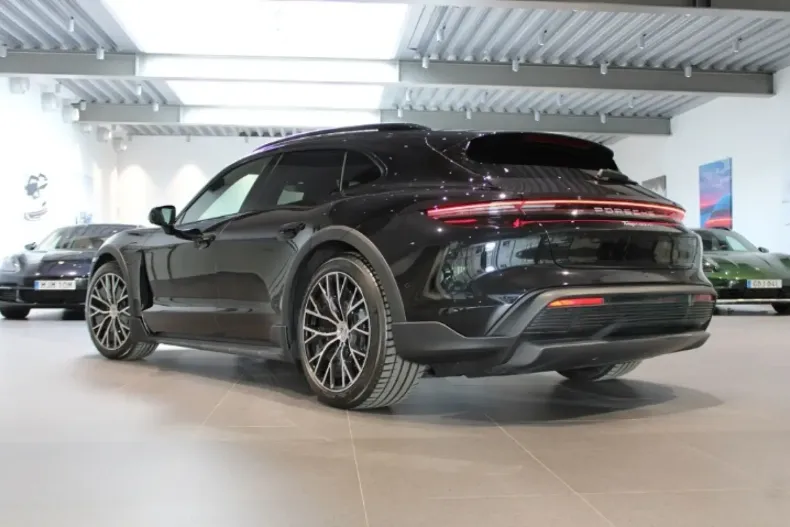 Porsche Taycan din 2025 cu 200 km - oferta POR127647 - foto 3