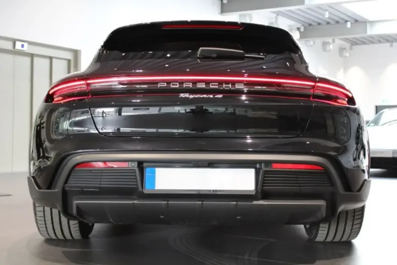 Porsche Taycan din 2025 cu 200 km - oferta POR127647 - foto 4