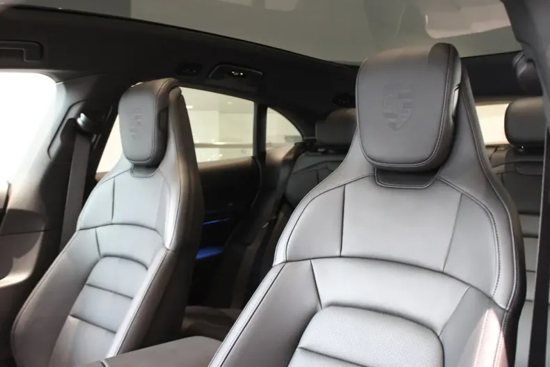 Porsche Taycan din 2025 cu 200 km - oferta POR127647 - foto 6