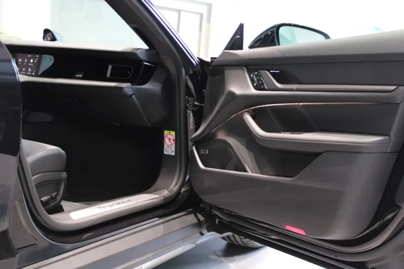 Porsche Taycan din 2025 cu 200 km - oferta POR127647 - foto 8