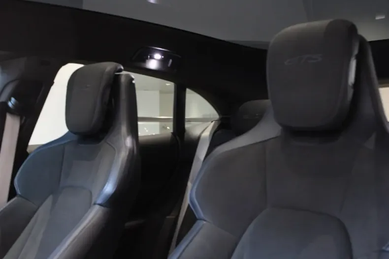 Porsche Taycan din 2022 cu 44.450 km - oferta POR127649 - foto 8