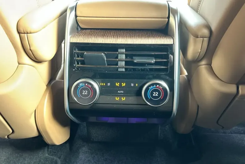 Land Rover Range Rover din 2024 cu 3.500 km - oferta LAN127657 - foto 13