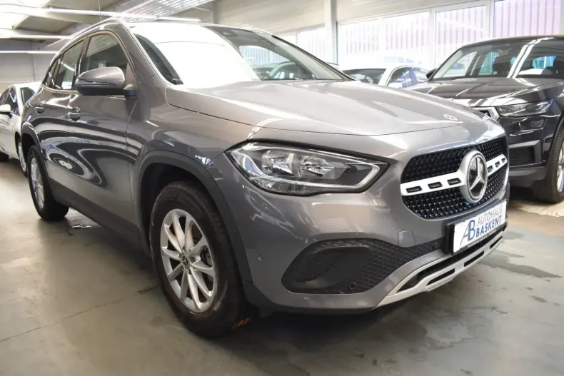 Mercedes-Benz GLA 200 din 2021 cu 33.800 km - oferta MER127673 - foto 1