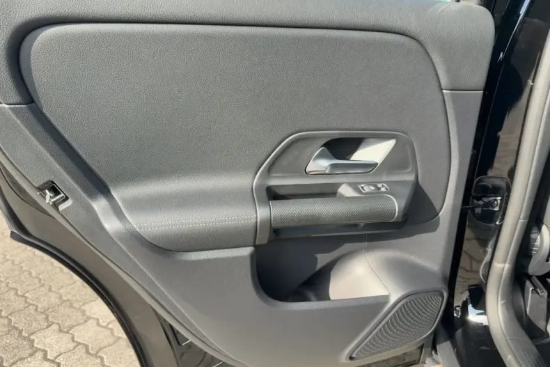 Mercedes-Benz GLA 250 din 2021 cu 45.860 km - oferta MER127675 - foto 17