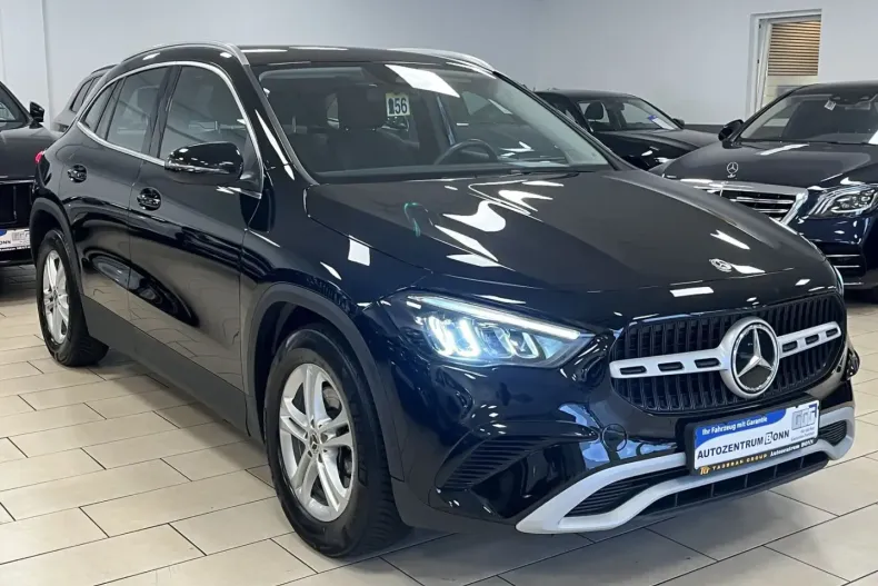 Mercedes-Benz GLA 180 din 2023 cu 19.506 km - oferta MER127692 - foto 3