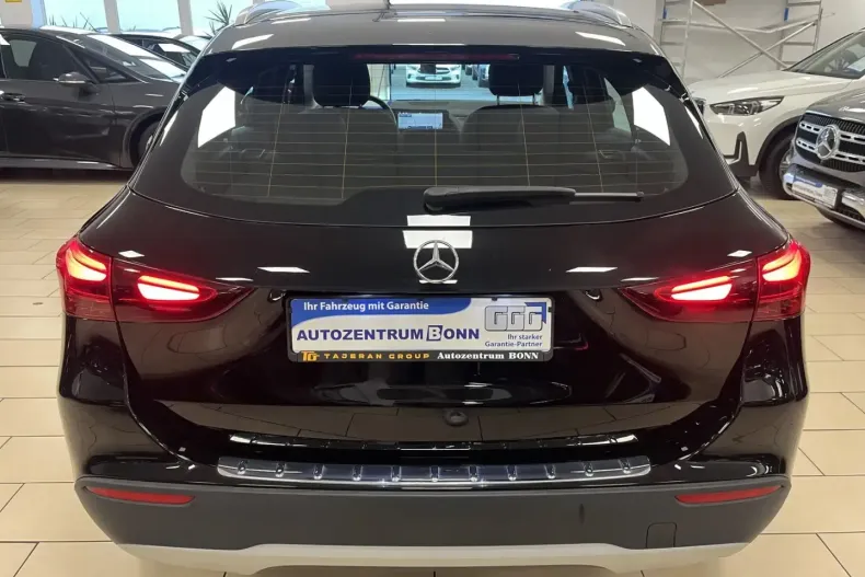 Mercedes-Benz GLA 180 din 2023 cu 19.506 km - oferta MER127692 - foto 6