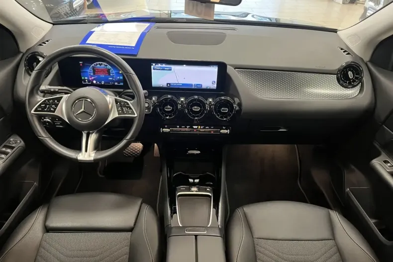 Mercedes-Benz GLA 180 din 2023 cu 19.506 km - oferta MER127692 - foto 10