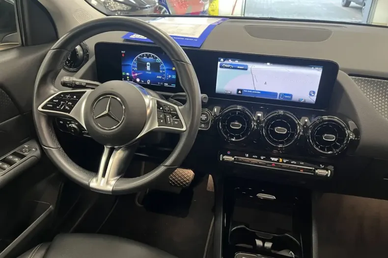 Mercedes-Benz GLA 180 din 2023 cu 19.506 km - oferta MER127692 - foto 11