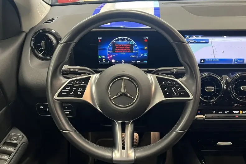 Mercedes-Benz GLA 180 din 2023 cu 19.506 km - oferta MER127692 - foto 12