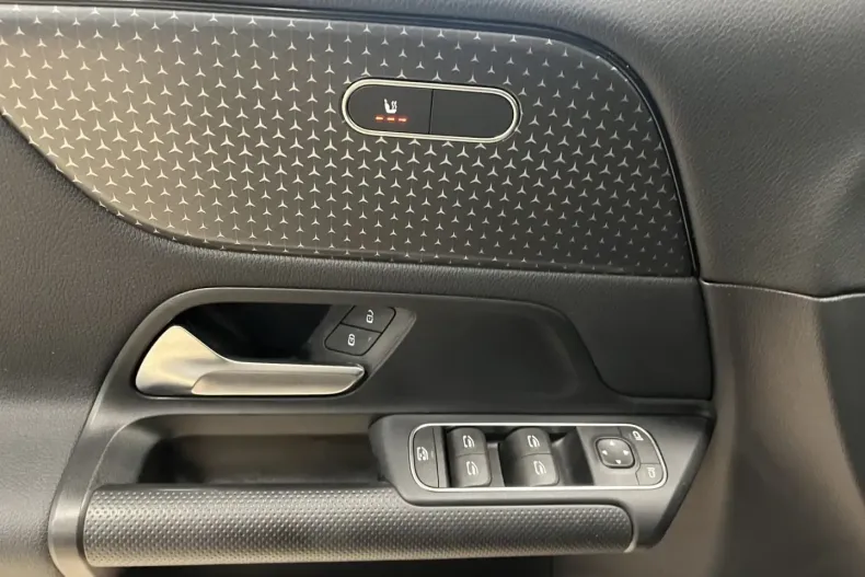 Mercedes-Benz GLA 180 din 2023 cu 19.506 km - oferta MER127692 - foto 15