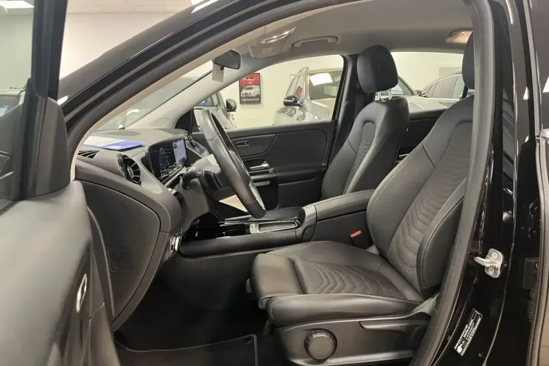 Mercedes-Benz GLA 180 din 2023 cu 19.506 km - oferta MER127692 - foto 16