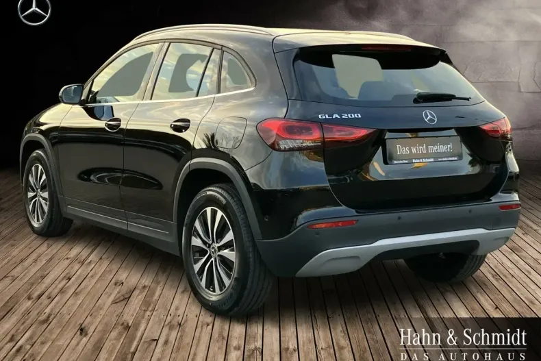 Mercedes-Benz GLA 200 din 2020 cu 25.212 km - oferta MER127695 - foto 3