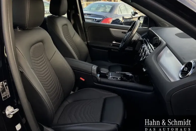 Mercedes-Benz GLA 200 din 2020 cu 25.212 km - oferta MER127695 - foto 4