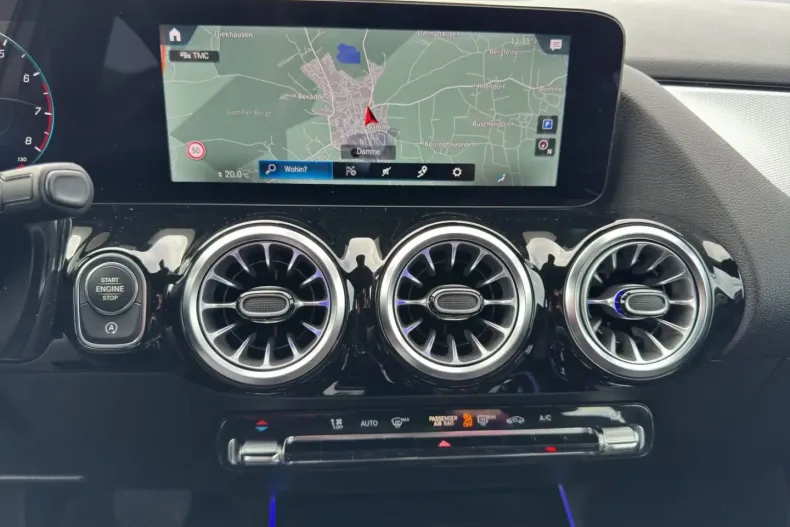 Mercedes-Benz GLA 200 din 2022 cu 40.000 km - oferta MER127696 - foto 11