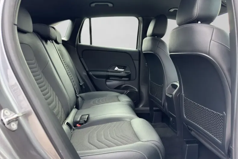 Mercedes-Benz GLA 200 din 2022 cu 40.000 km - oferta MER127696 - foto 13