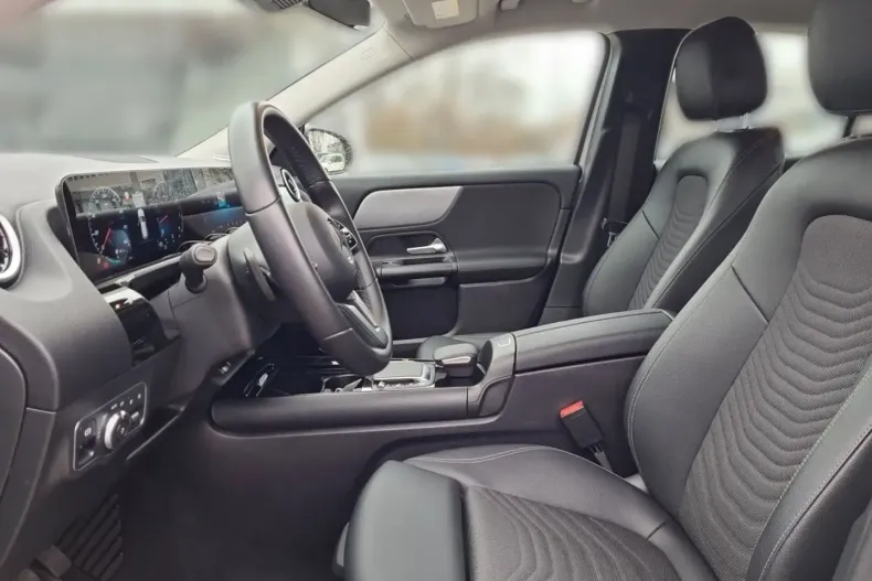 Mercedes-Benz GLA 250 din 2020 cu 45.583 km - oferta MER127698 - foto 7