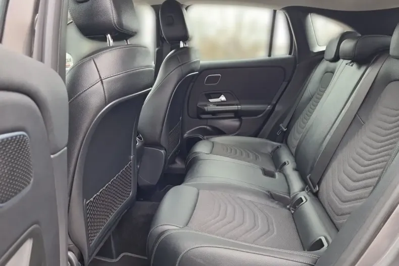 Mercedes-Benz GLA 250 din 2020 cu 45.583 km - oferta MER127698 - foto 11