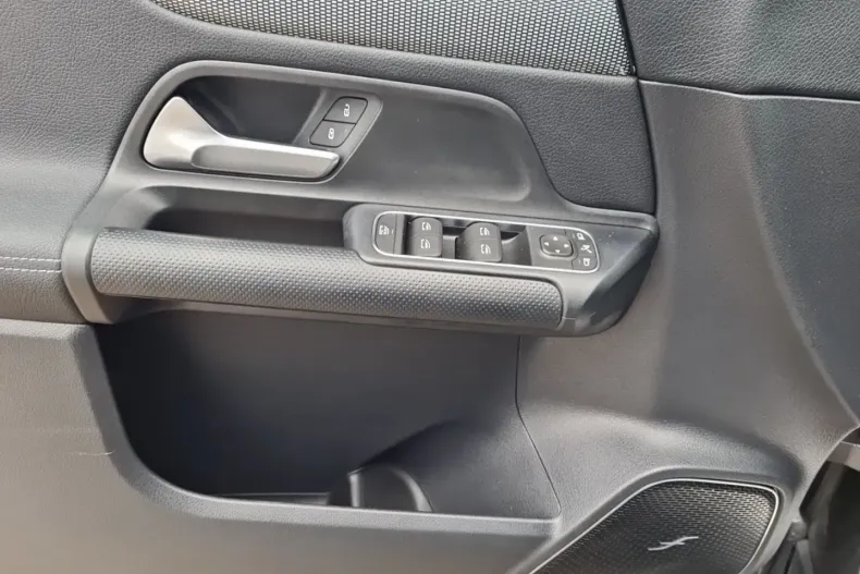 Mercedes-Benz GLA 250 din 2020 cu 45.583 km - oferta MER127698 - foto 13