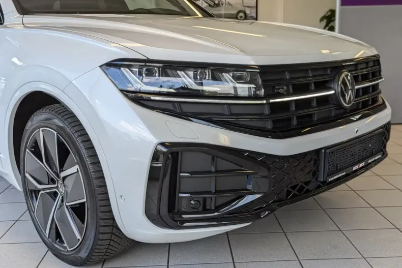 Volkswagen Touareg din 2024 cu 16.667 km - oferta VOL127709 - foto 2