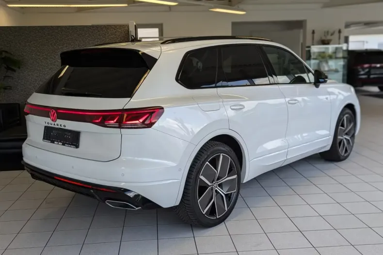 Volkswagen Touareg din 2024 cu 16.667 km - oferta VOL127709 - foto 3