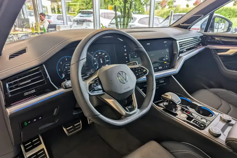 Volkswagen Touareg din 2024 cu 16.667 km - oferta VOL127709 - foto 9