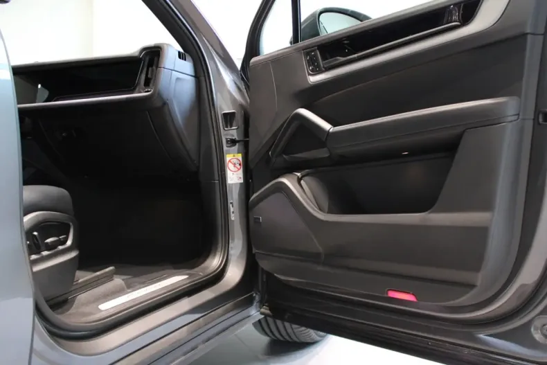 Porsche Cayenne din 2024 cu 9.370 km - oferta POR127727 - foto 16