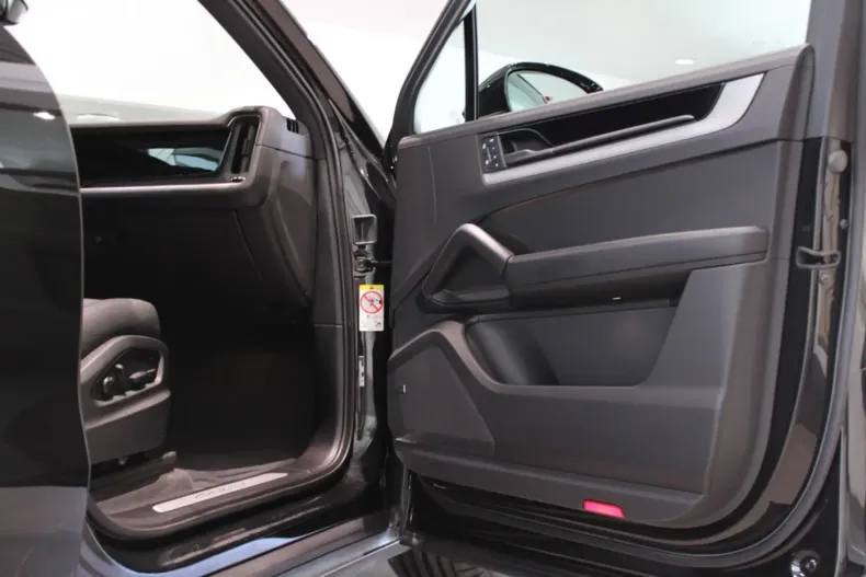 Porsche Cayenne din 2025 cu 7.110 km - oferta POR127731 - foto 10