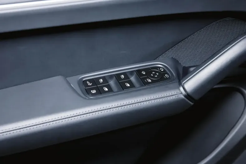 Porsche Cayenne din 2024 cu 26.500 km - oferta POR127747 - foto 24