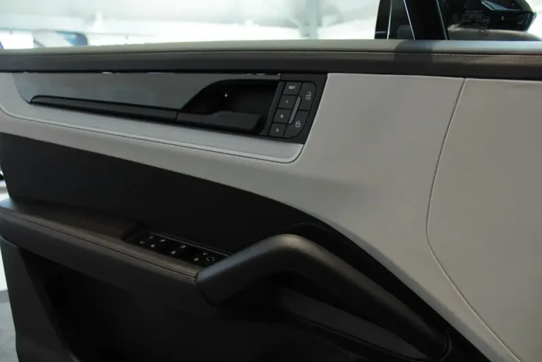 Porsche Cayenne din 2025 cu 0 km - oferta POR127756 - foto 27