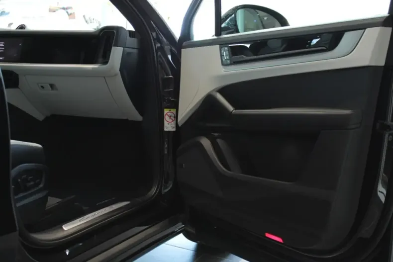 Porsche Cayenne din 2025 cu 0 km - oferta POR127756 - foto 38