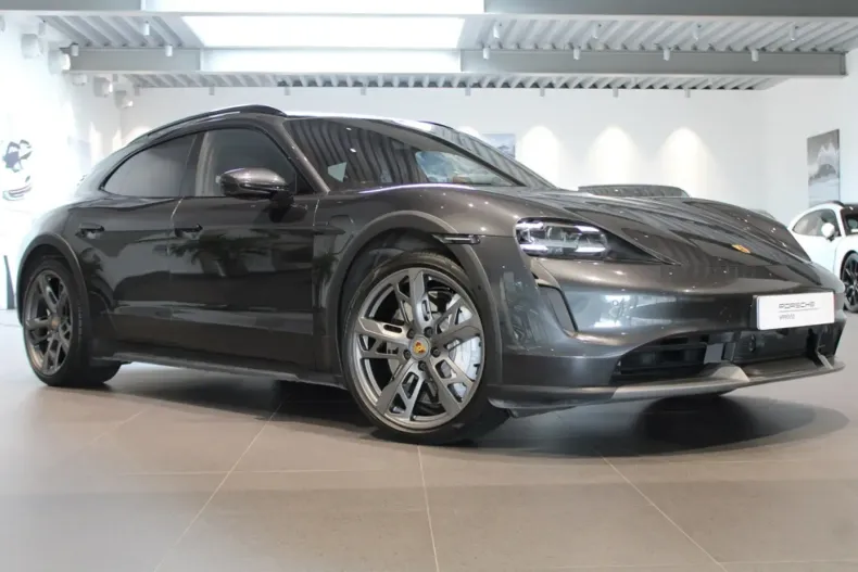 Porsche Taycan din 2022 cu 46.650 km - oferta POR127757 - foto 1