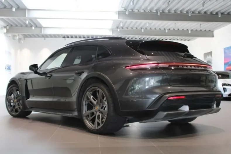 Porsche Taycan din 2022 cu 46.650 km - oferta POR127757 - foto 3