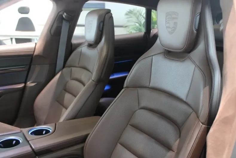 Porsche Taycan din 2022 cu 46.650 km - oferta POR127757 - foto 4