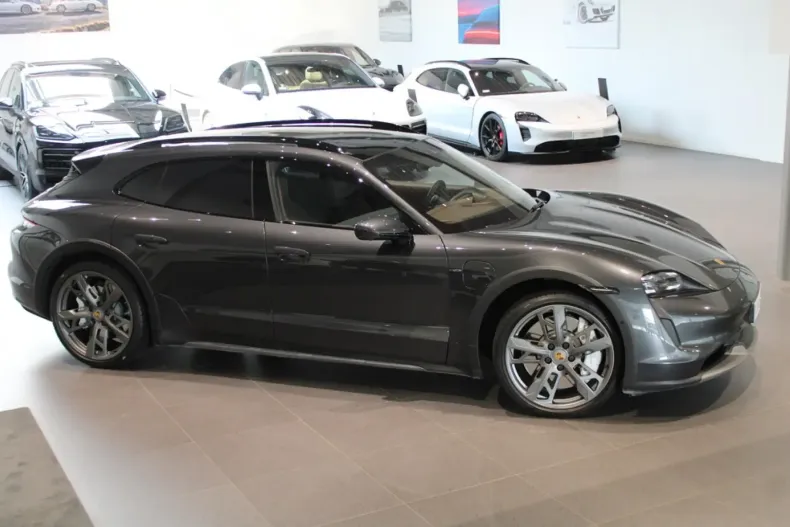 Porsche Taycan din 2022 cu 46.650 km - oferta POR127757 - foto 7