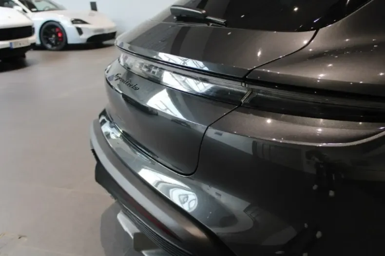 Porsche Taycan din 2022 cu 46.650 km - oferta POR127757 - foto 8