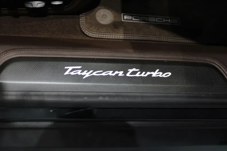 Porsche Taycan din 2022 cu 46.650 km - oferta POR127757 - foto 9