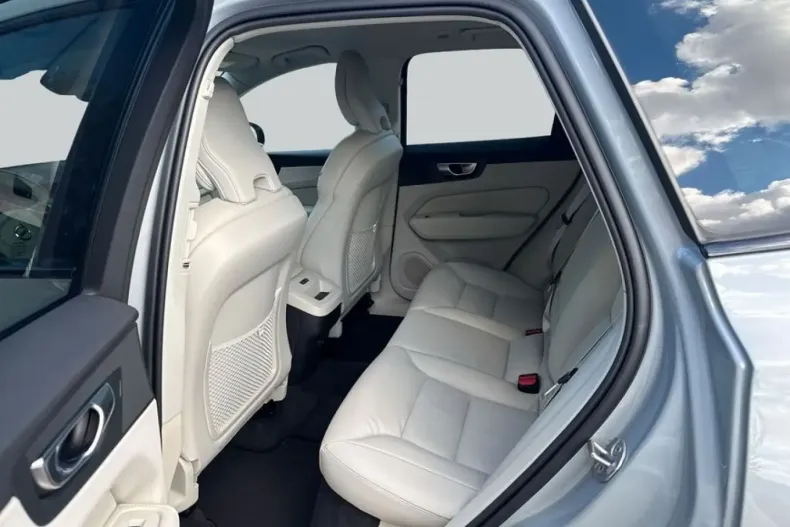 Volvo XC60 din 2024 cu 14.947 km - oferta VOL127760 - foto 11