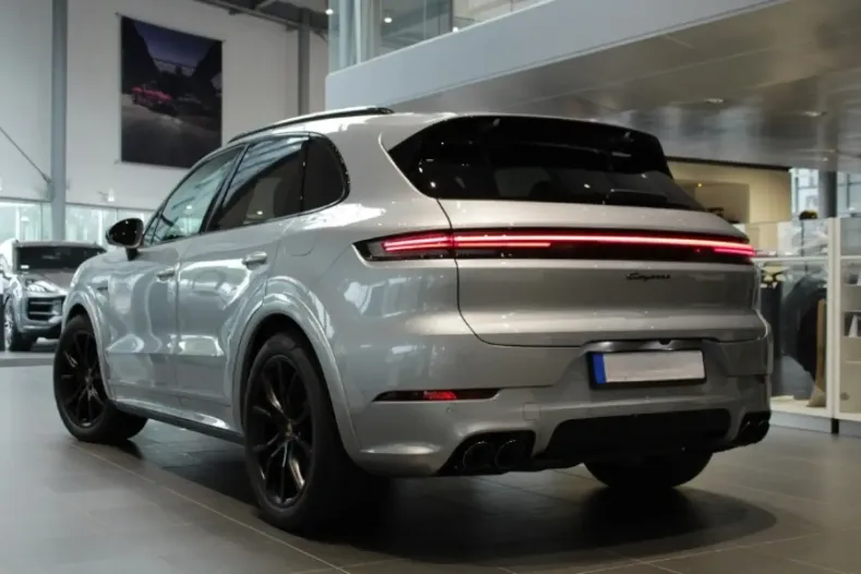 Porsche Cayenne din 2025 cu 0 km - oferta POR127762 - foto 2