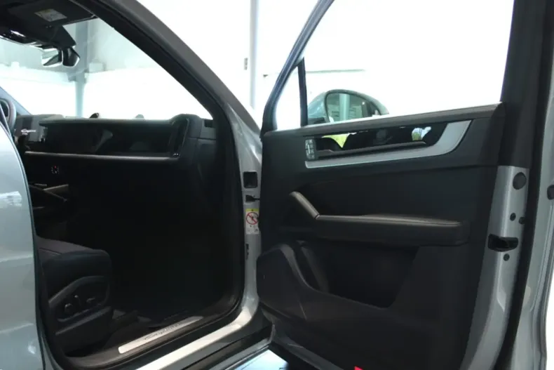 Porsche Cayenne din 2025 cu 0 km - oferta POR127762 - foto 5