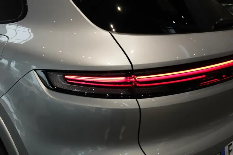 Porsche Cayenne din 2025 cu 0 km - oferta POR127762 - foto 8